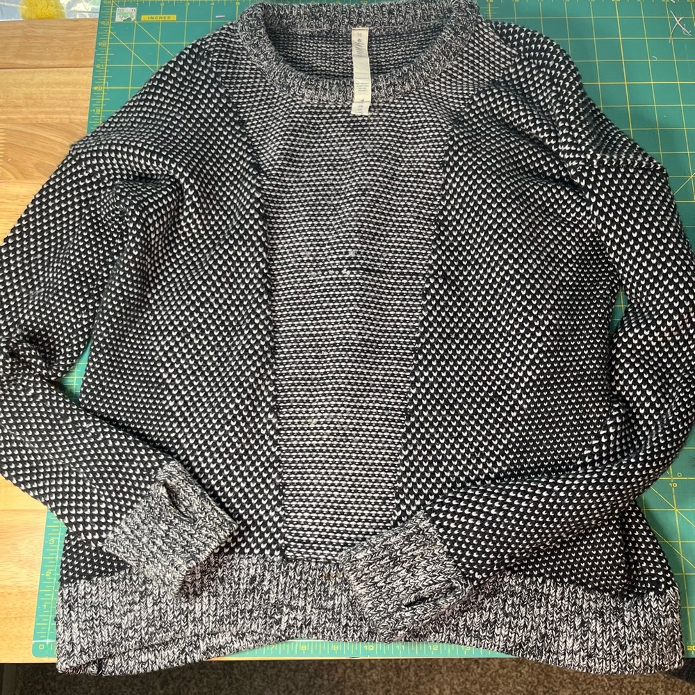 Lululemon Sweater RARE 10